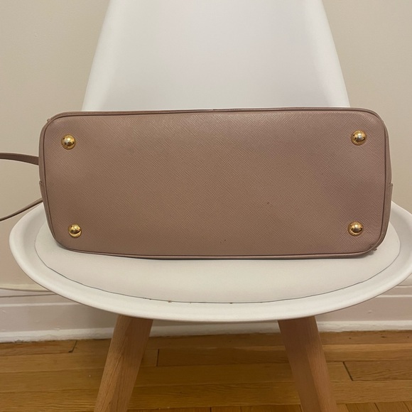 Prada Saffiano Lux Tote in Cammeo. - Picture 7 of 15